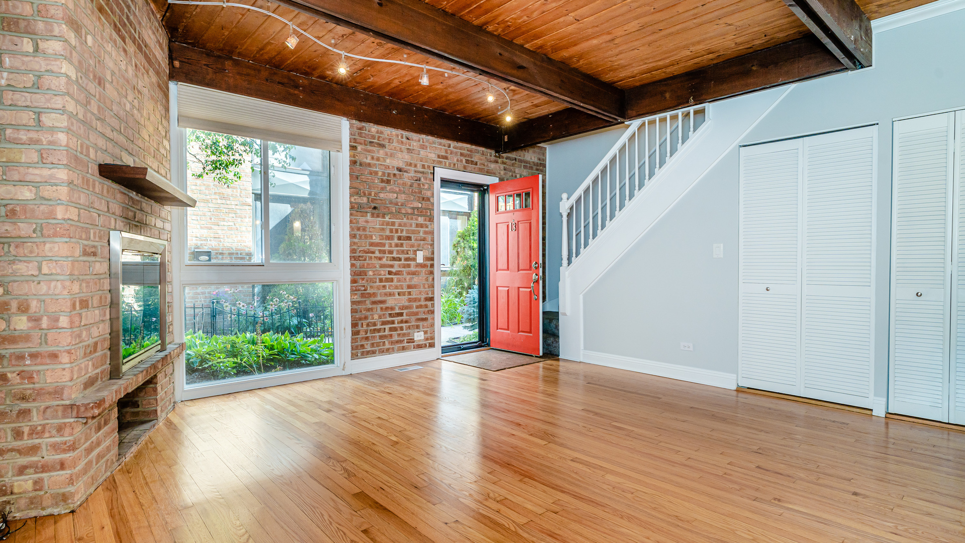 3012 North Waterloo Court, Unit 13 Chicago, IL 60657 - Photo 3 of 37