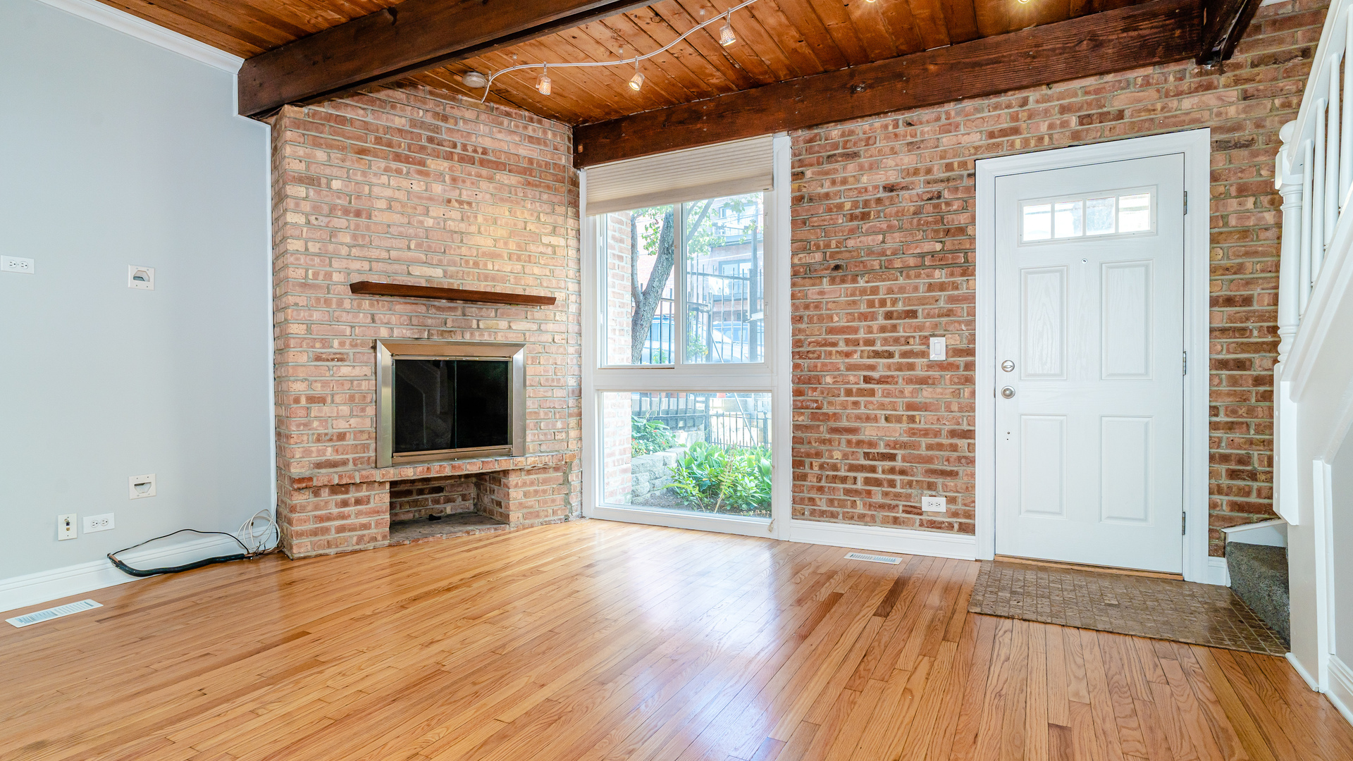 3012 North Waterloo Court, Unit 13 Chicago, IL 60657 - Photo 5 of 37