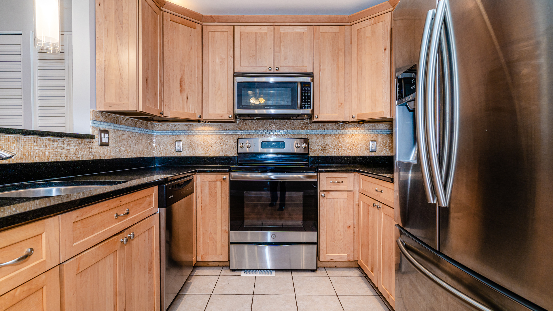 3012 North Waterloo Court, Unit 13 Chicago, IL 60657 - Photo 9 of 37