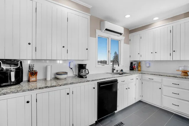 $749,900 | 775 North Parish Road, Turner, ME 04282