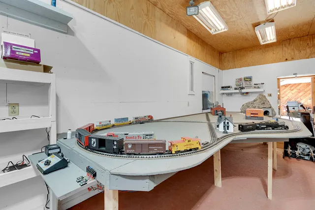 $749,900 | 775 North Parish Road, Turner, ME 04282