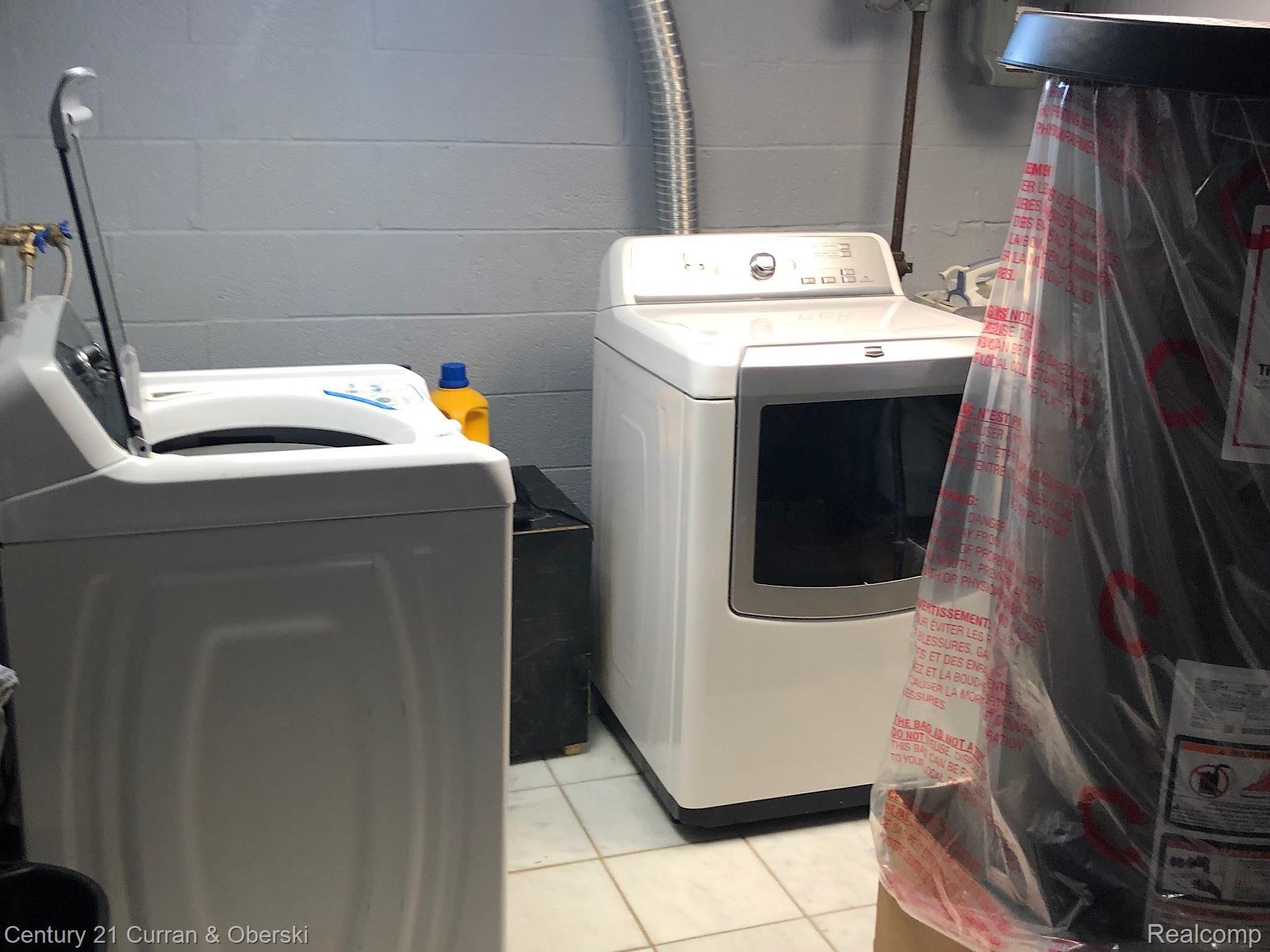 4022 Beech Daly Road Inkster, MI 48141 - Photo 13 of 19 4022 Beech Daly Laundry Room