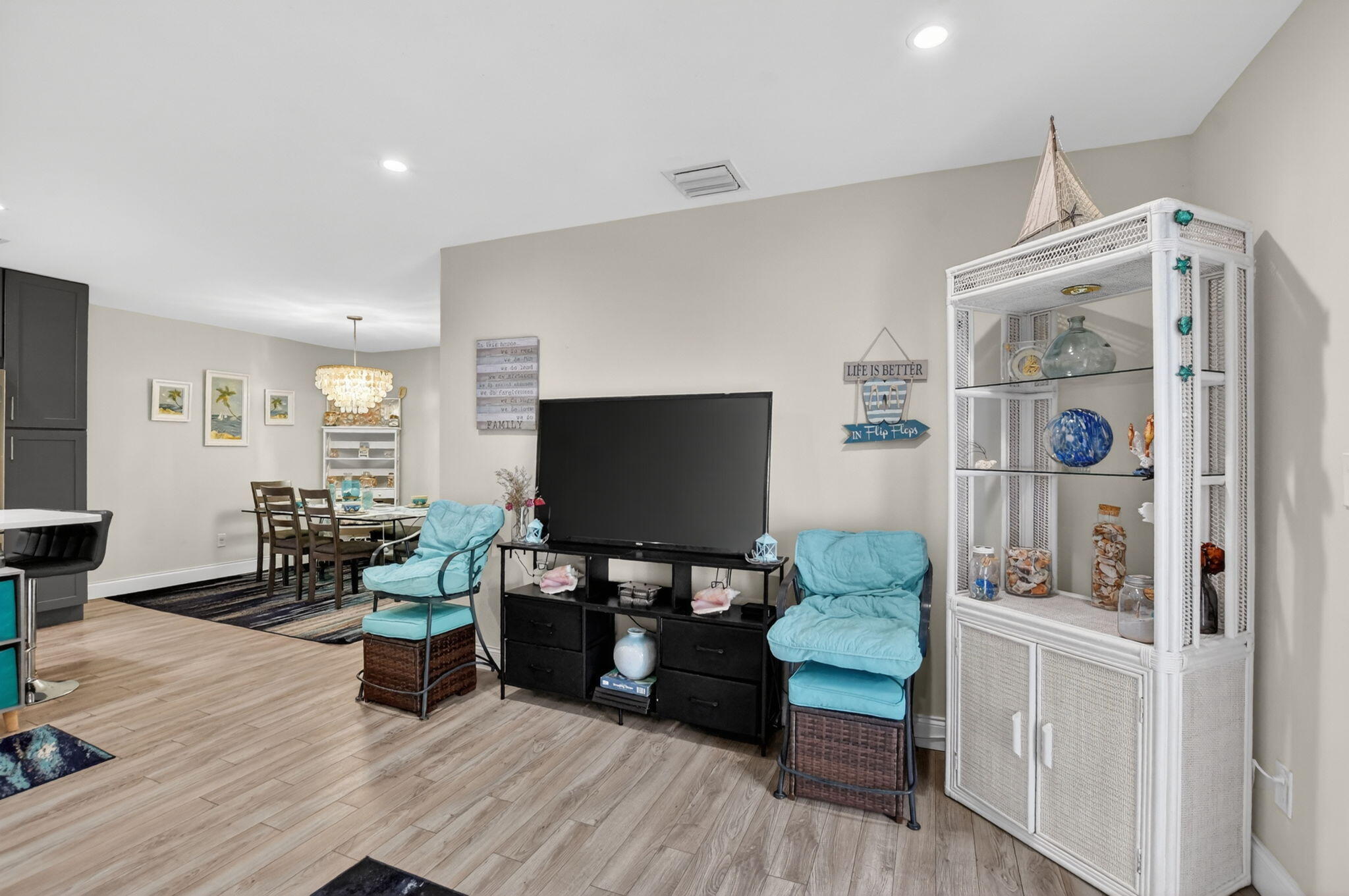 1050 Northwest 13th Street, Unit 281D Boca Raton, FL 33486 - Photo 9 of 27 Living Room