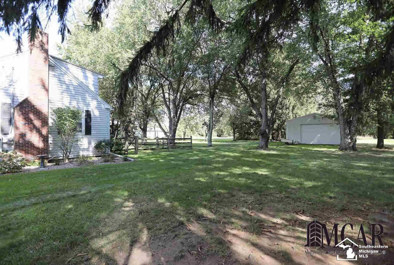 7586 Douglas Road Lambertville, MI 48144 - Photo 4 of 28 21374344-3.JPG