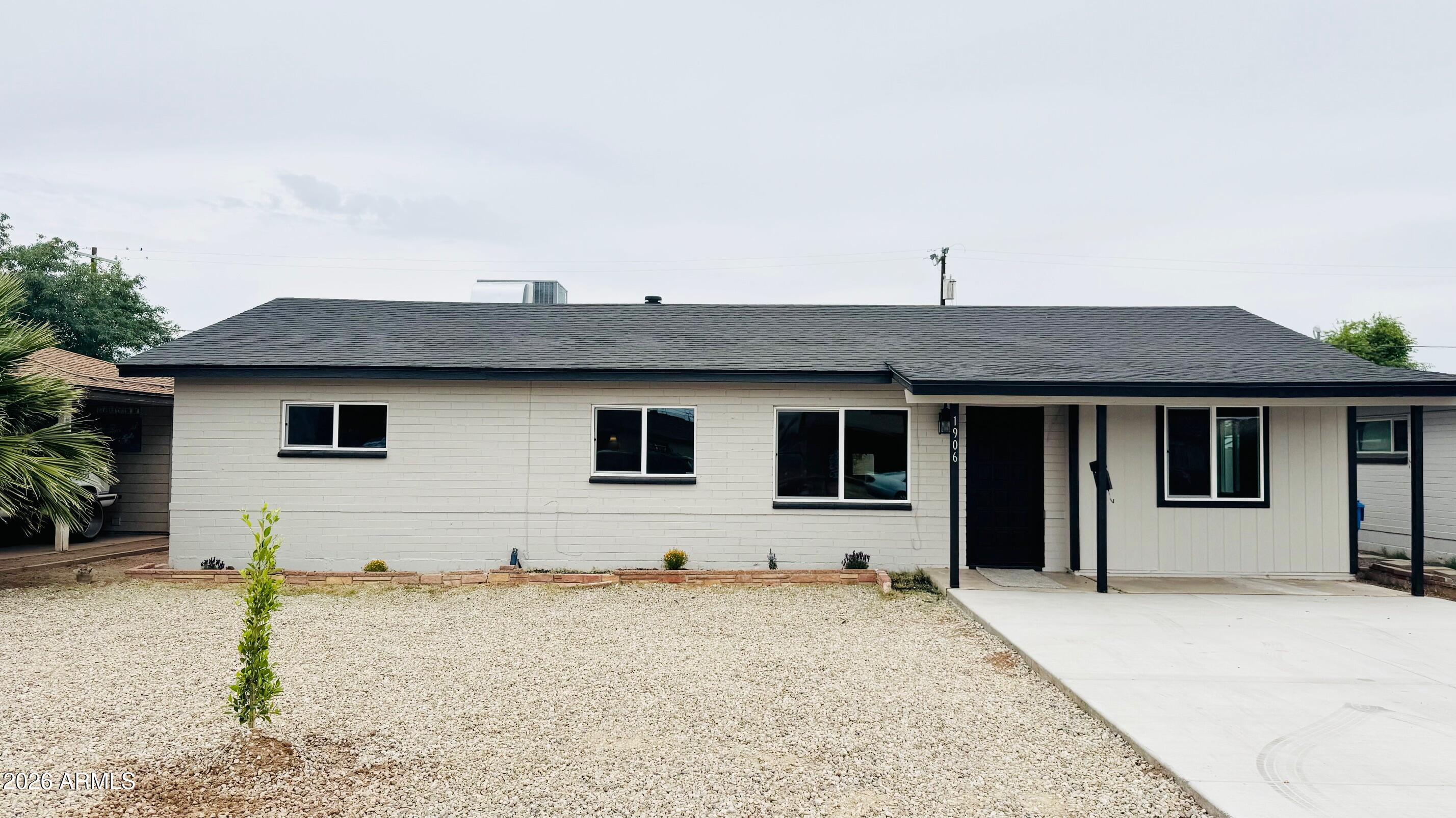 1906 East Almeria Road Phoenix, AZ 85006 - Photo 1 of 29 Front Pic