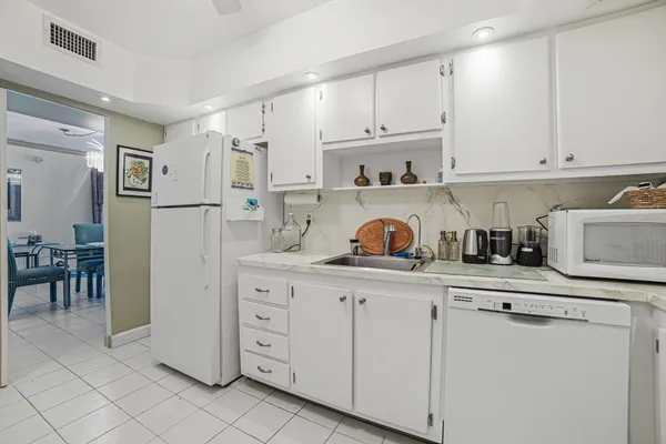 $2,800 | 3450 South Ocean Boulevard, Unit 211, Palm Beach, FL 33480
