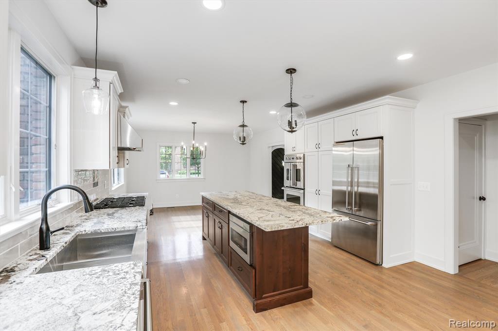 815 Rivenoak Street Birmingham, MI 48009 - Photo 12 of 57