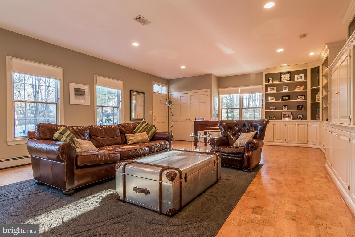 9201 Brink Road Gaithersburg, MD 20882 - Photo 12 of 30 Family Room