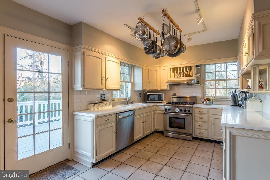 9201 Brink Road Gaithersburg, MD 20882 - Photo 15 of 30 Kitchen