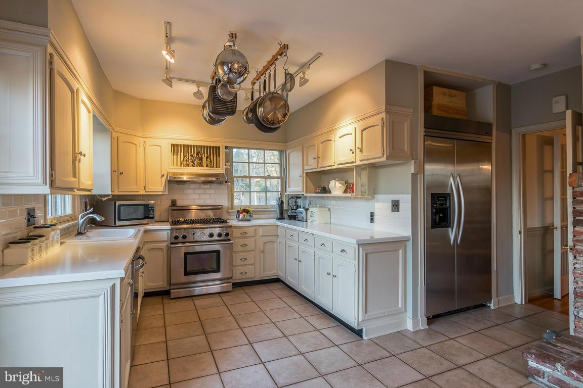 9201 Brink Road Gaithersburg, MD 20882 - Photo 16 of 30 Kitchen