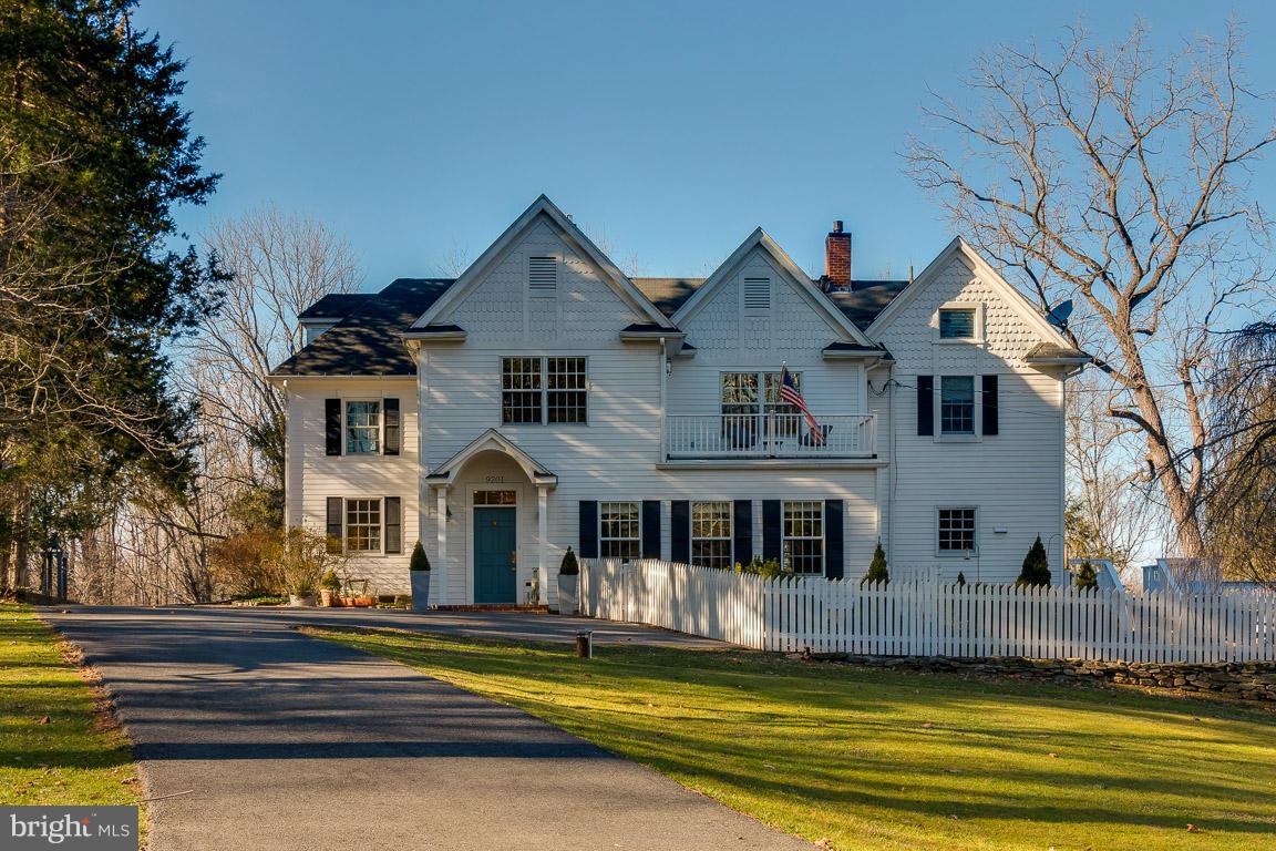 Exterior (Rear)