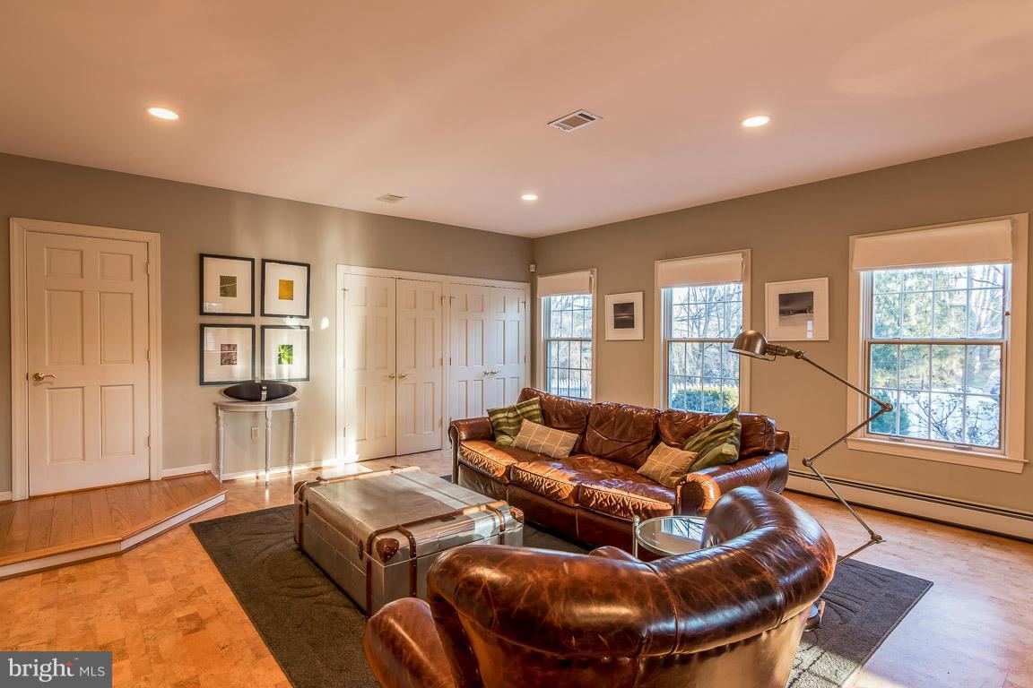 9201 Brink Road Gaithersburg, MD 20882 - Photo 10 of 30 Family Room