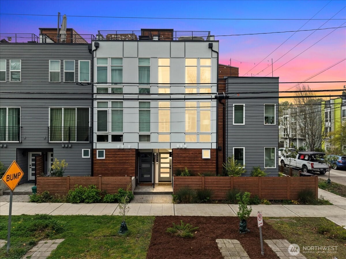 4301 26th Avenue Southwest Seattle, WA 98126 - Photo 1 of 29