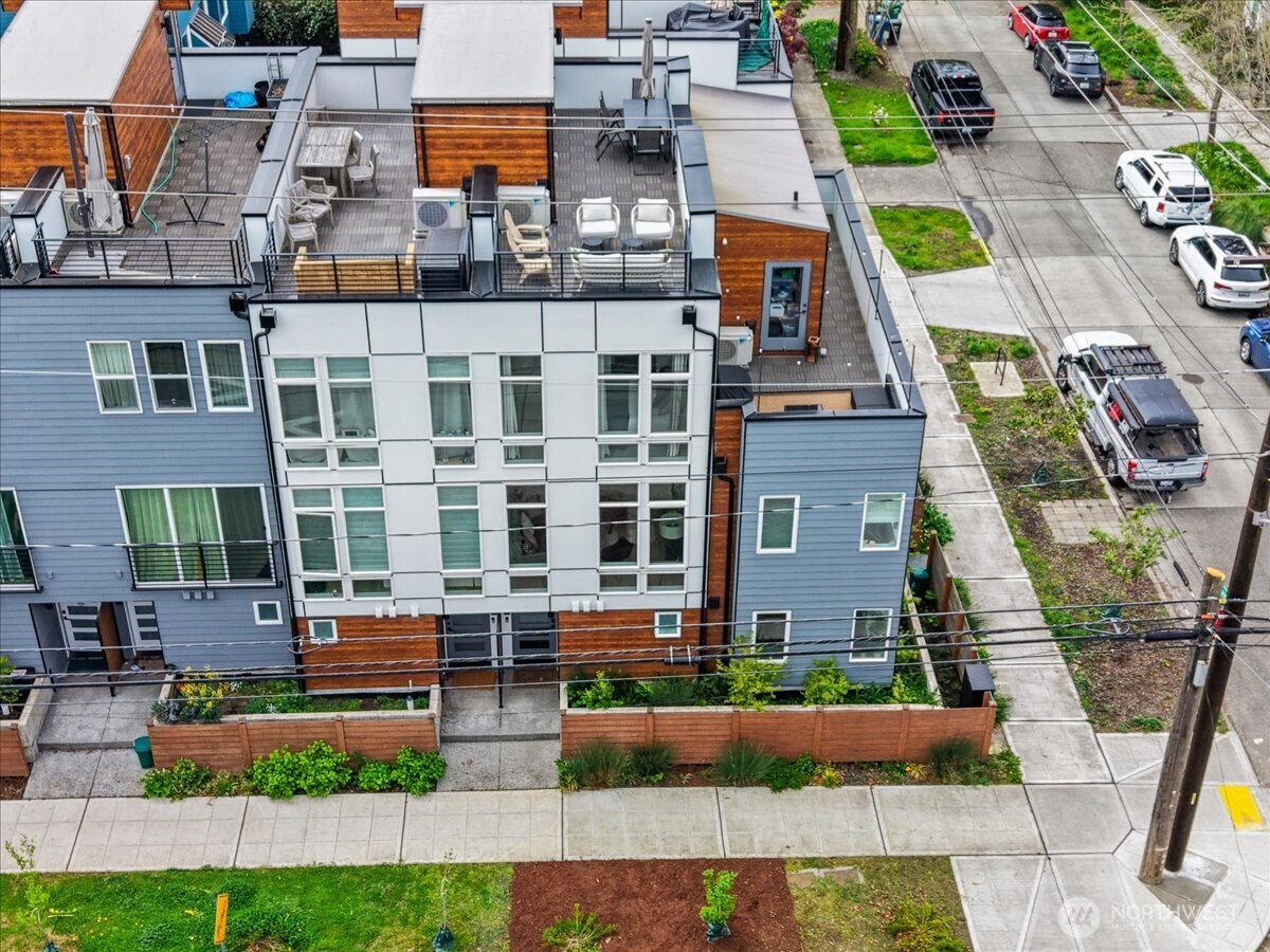 4301 26th Avenue Southwest Seattle, WA 98126 - Photo 3 of 29