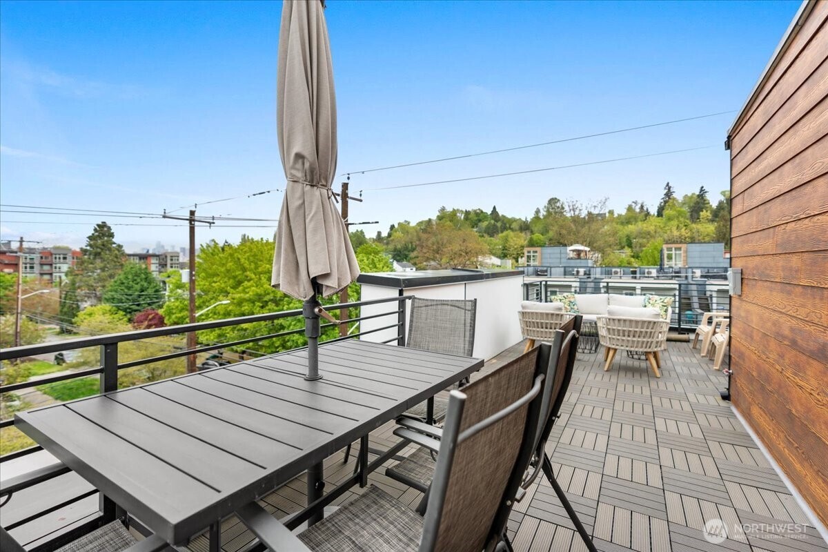 4301 26th Avenue Southwest Seattle, WA 98126 - Photo 4 of 29