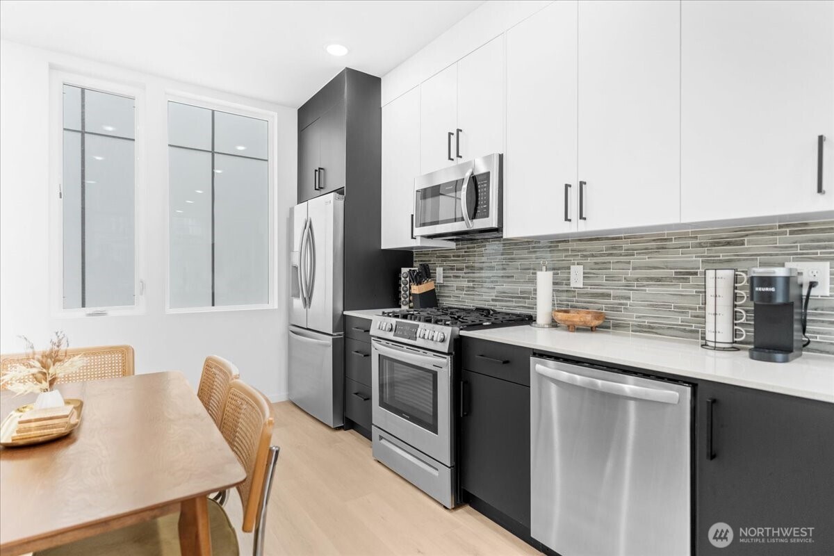 4301 26th Avenue Southwest Seattle, WA 98126 - Photo 6 of 29