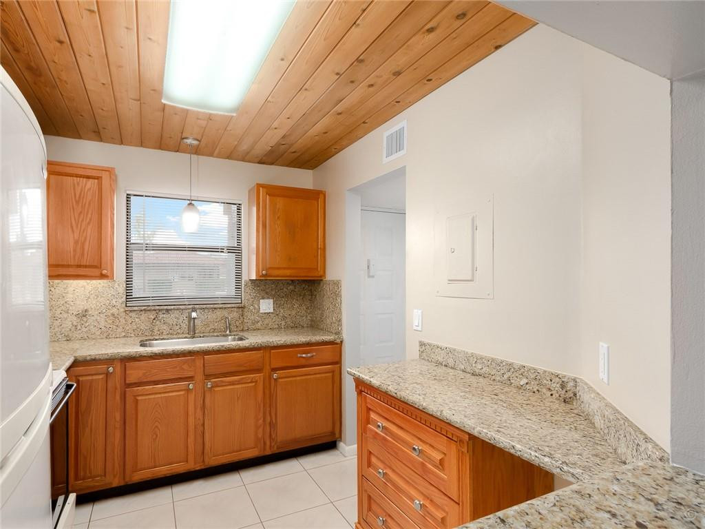 21904 Lake Forest Circle, Unit 105 Boca Raton, FL 33433 - Photo 12 of 30 Photo 12