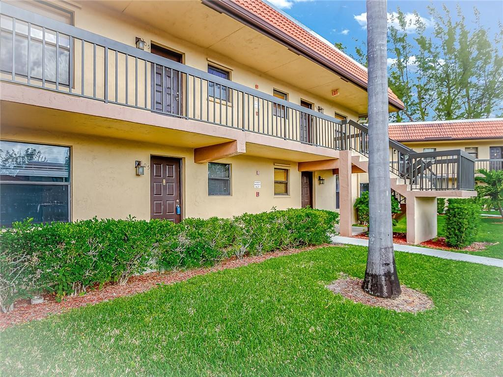 21904 Lake Forest Circle, Unit 105 Boca Raton, FL 33433 - Photo 4 of 30 Photo 4