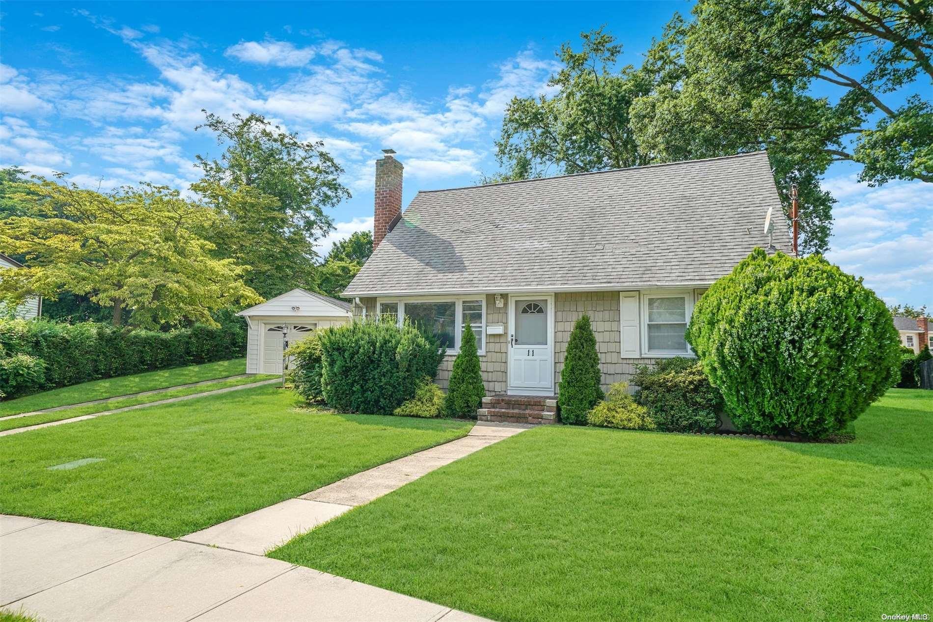 11 Foxcroft Road Albertson, NY 11507 - Photo 1 of 1 Gallery Image 1