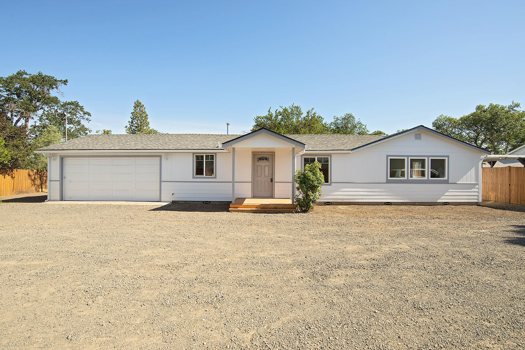6119 Table Rock Road Central Point, OR 97502 - Photo 1 of 24 Front