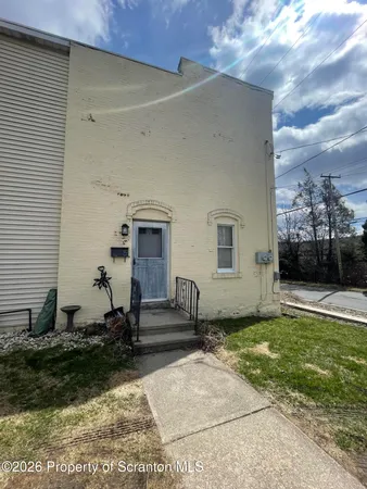 $1,400 | 715 Mill Street, Dunmore, PA 18512