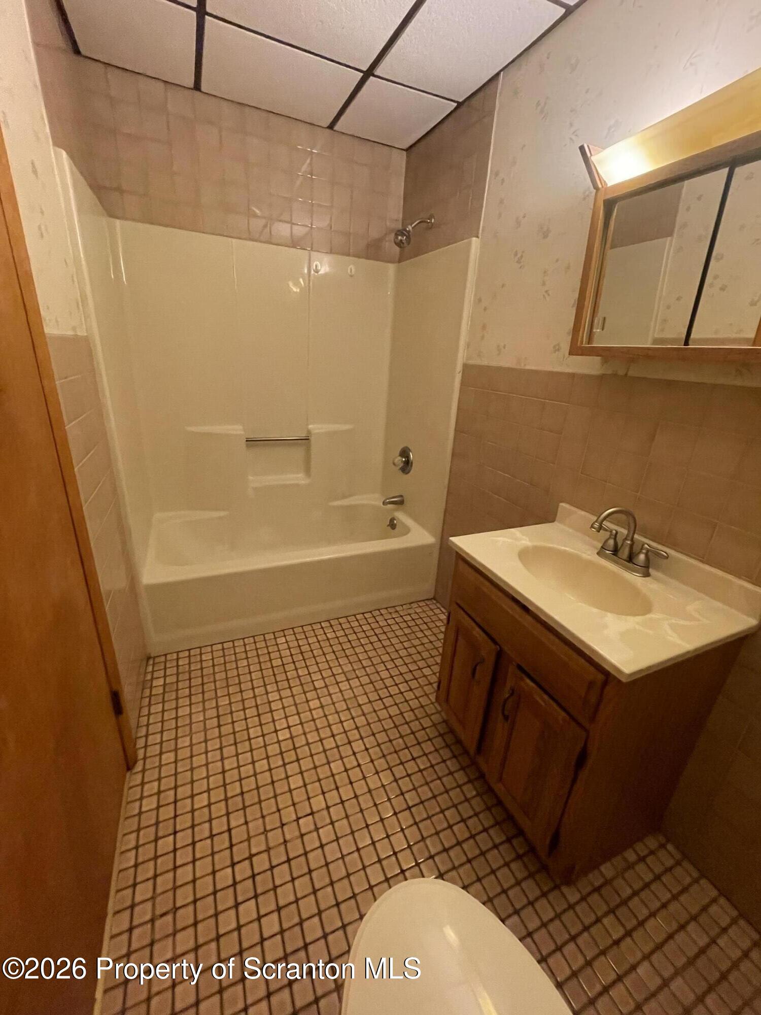 715 Mill Street Dunmore, PA 18512 - Photo 11 of 16 Full Bathroom