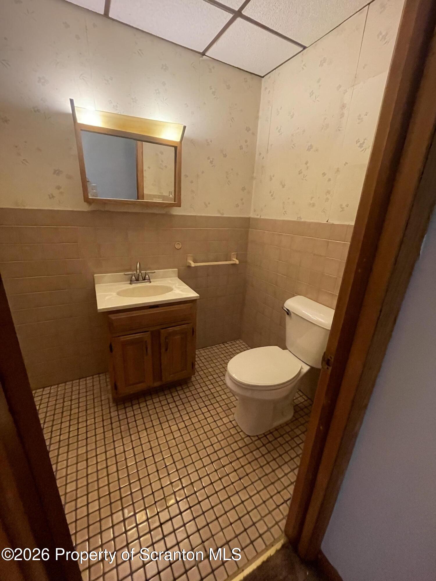 715 Mill Street Dunmore, PA 18512 - Photo 10 of 16 Full Bathroom