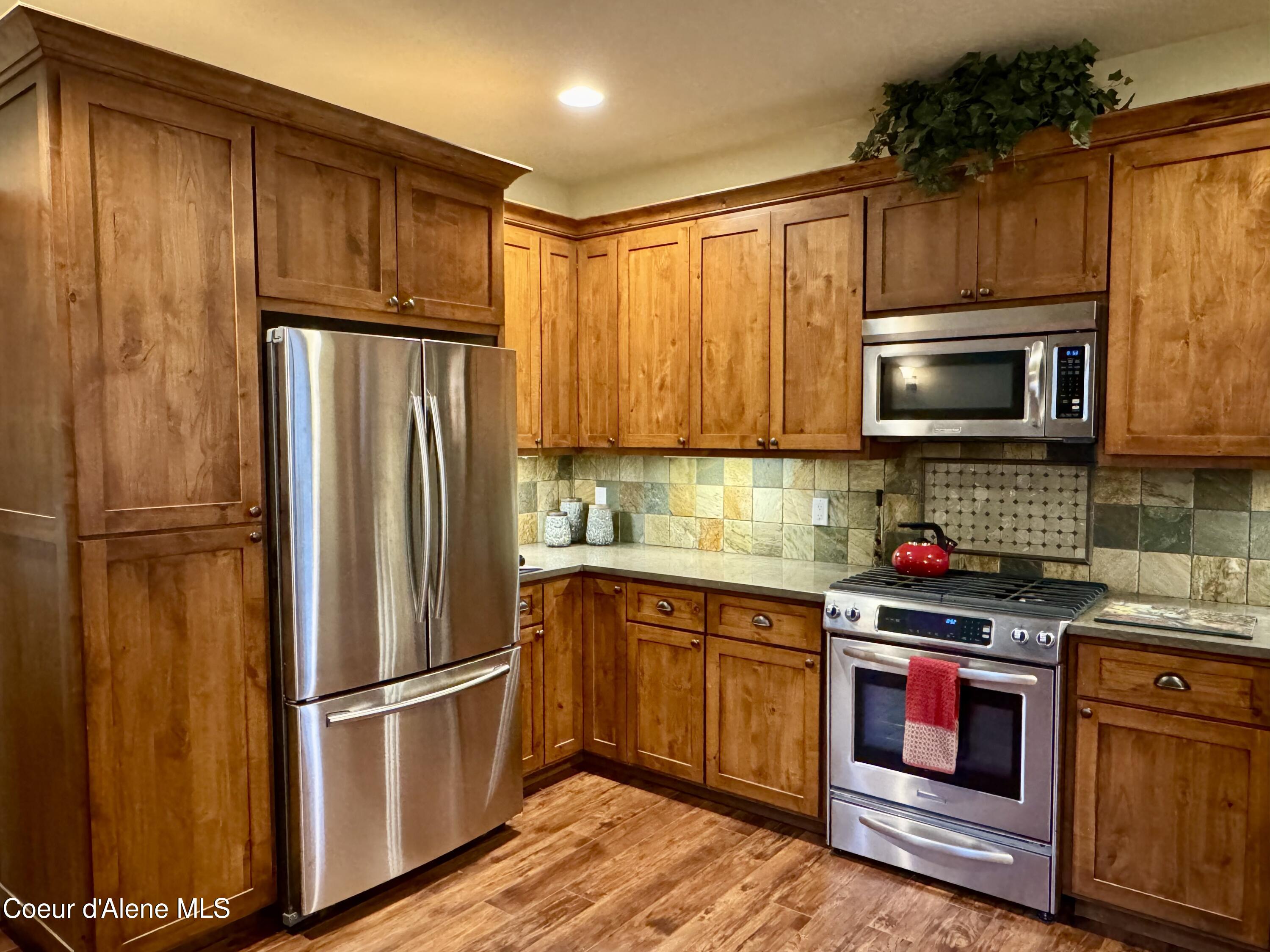 9157 Piper Court Hayden, ID 83835 - Photo 19 of 53 Stainless appliances