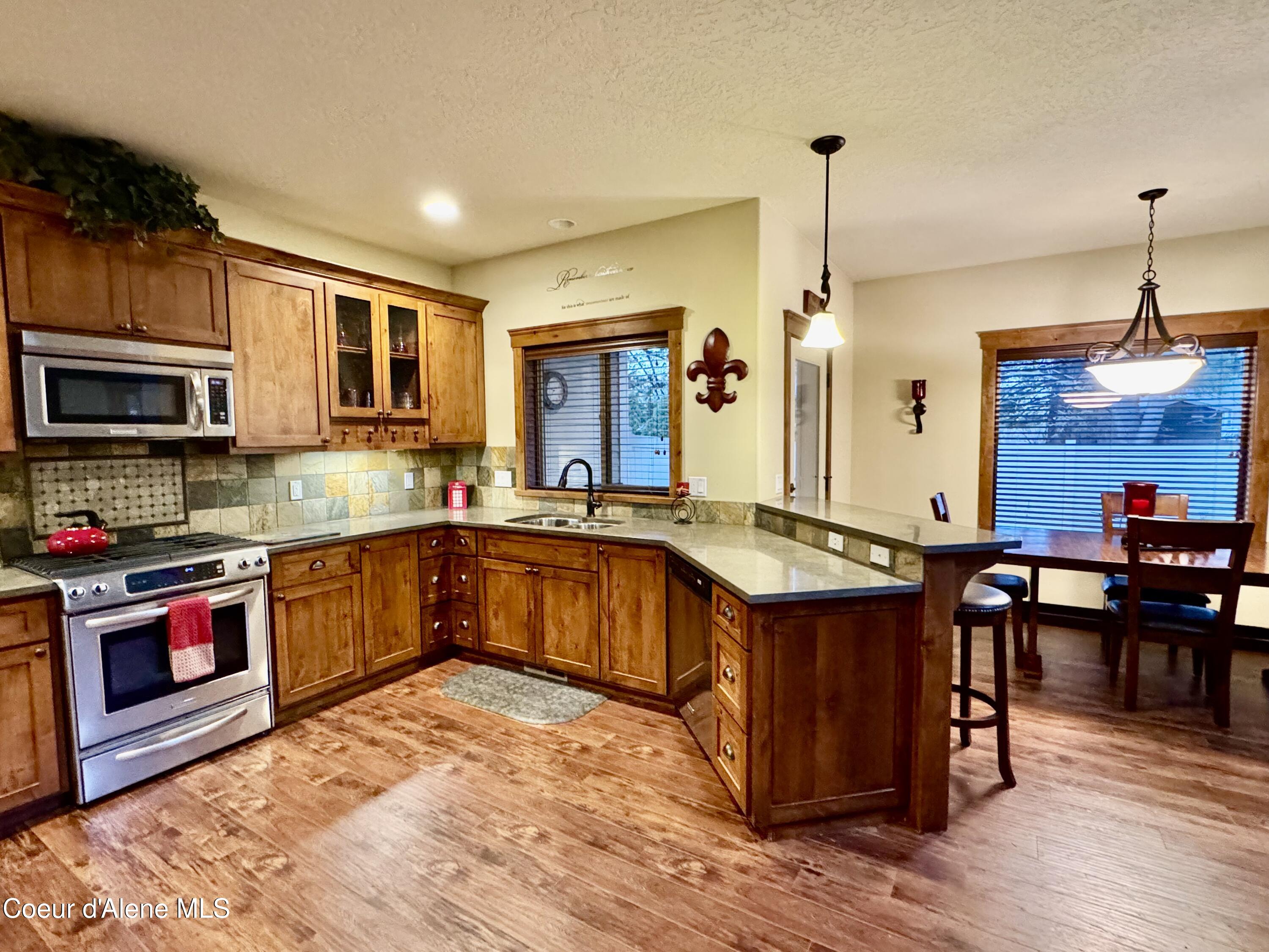 9157 Piper Court Hayden, ID 83835 - Photo 20 of 53 Breakfast Bar and Dinning