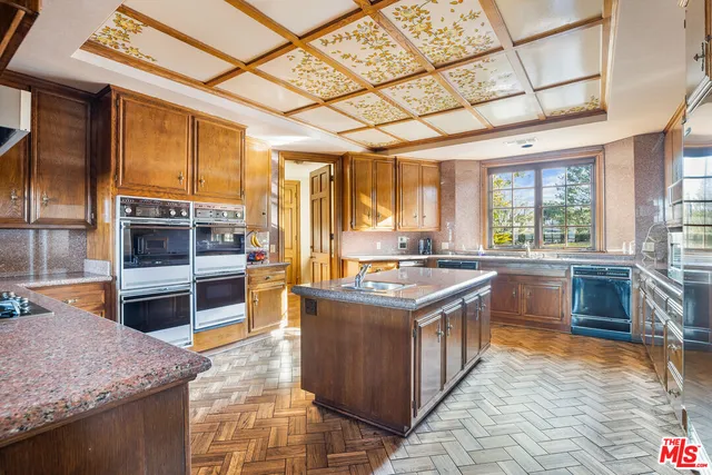 $10,700,000 | 16501 Mulholland Drive, Los Angeles, CA 91436