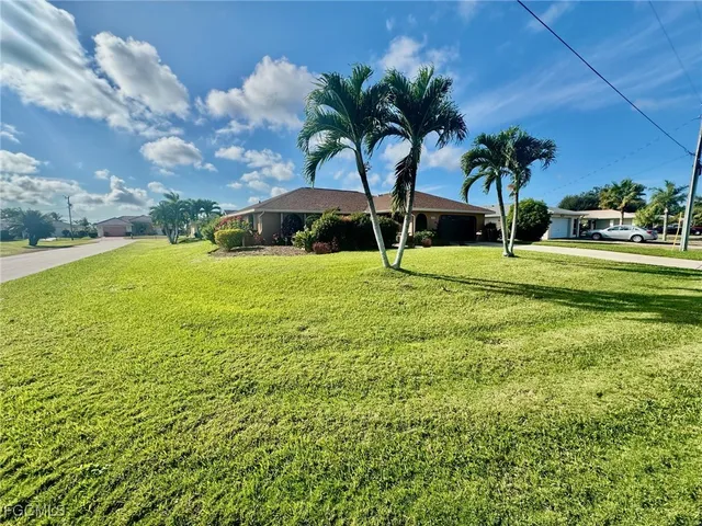 $2,800 | 1220 Southeast 19th Lane, Cape Coral, FL 33990