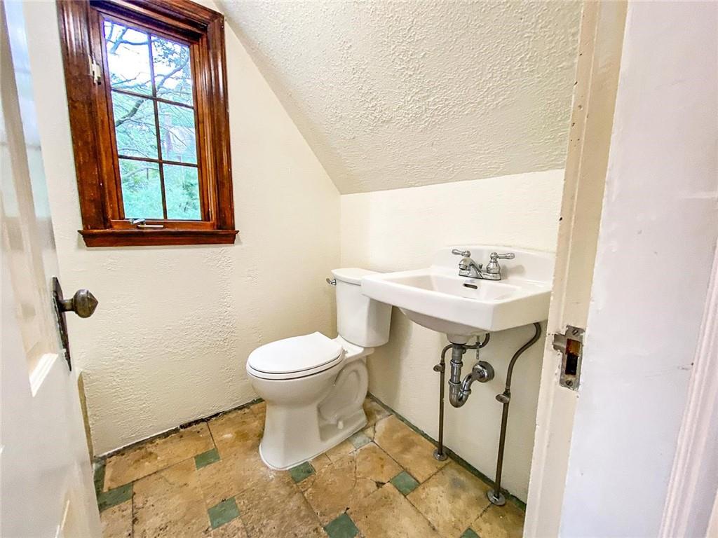 1381 Washington Road Pittsburgh, PA 15228 - Photo 24 of 25 Gallery Image 24