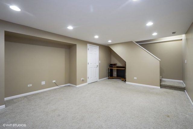 546 North Rohlwing Road Palatine, IL 60074 - Photo 14 of 17