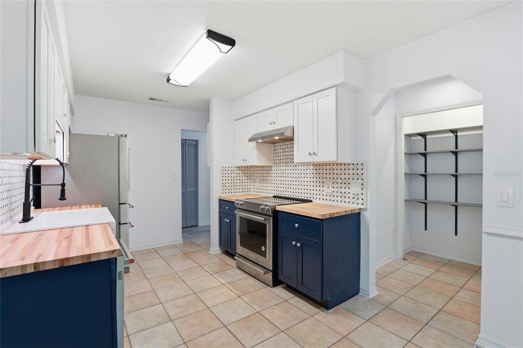 10808 Northwest 31st Place Gainesville, FL 32606 - Photo 12 of 38 a kitchen with stainless steel appliances granite countertop a stove and a sink