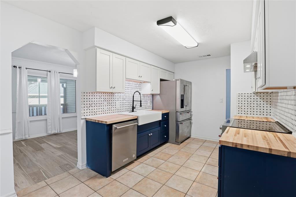 10808 Northwest 31st Place Gainesville, FL 32606 - Photo 13 of 38 a kitchen with stainless steel appliances granite countertop a stove and a sink