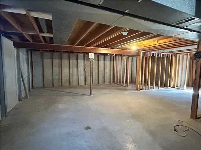 $289,900 | 1206 Foxridge Drive, Warrensburg, MO 64093