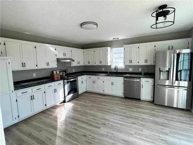 $289,900 | 1206 Foxridge Drive, Warrensburg, MO 64093