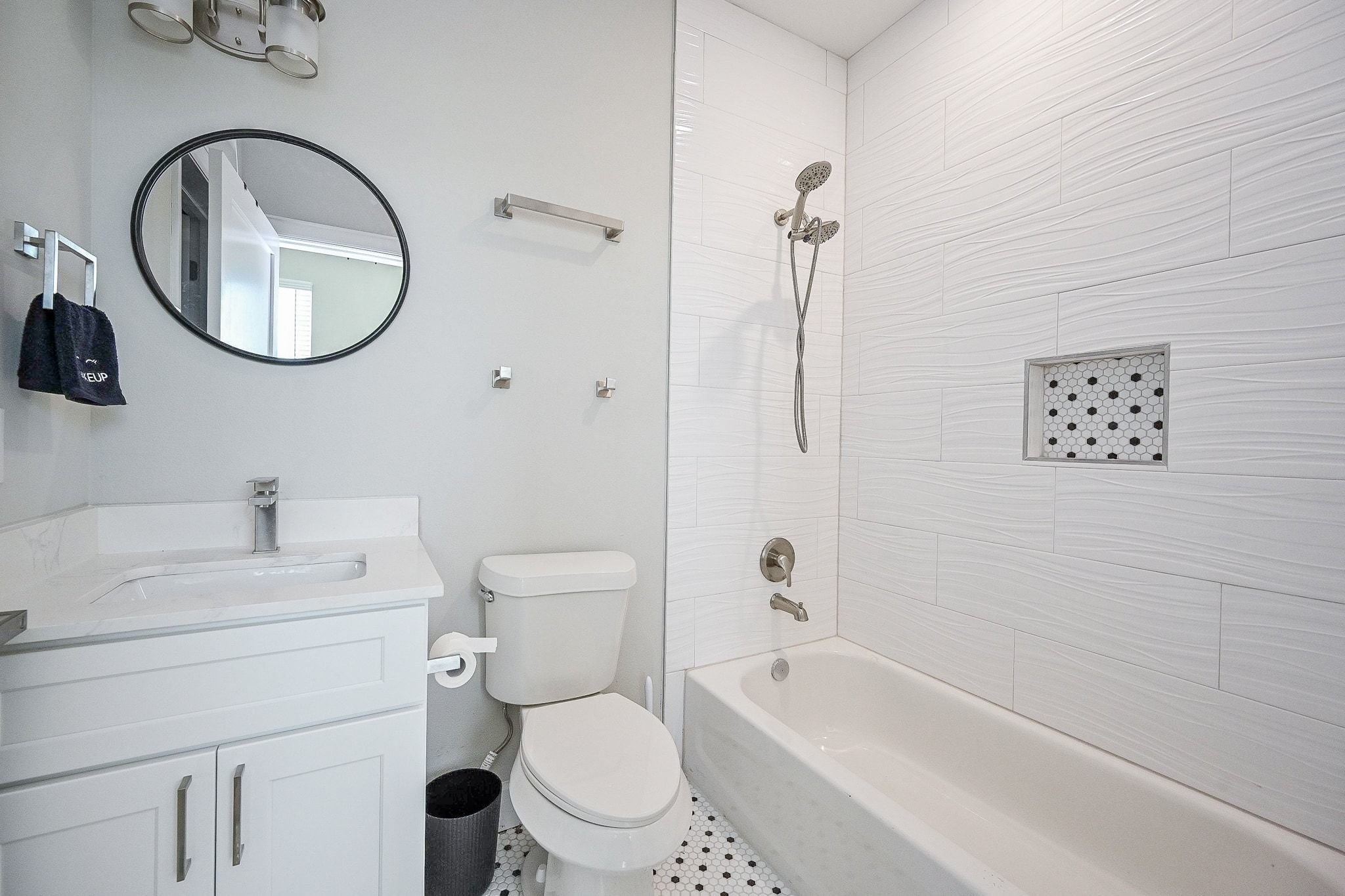 4746 Mallow Street Houston, TX 77033 - Photo 15 of 38 First floor: full bathroom with trendy accents and walk-in closet.