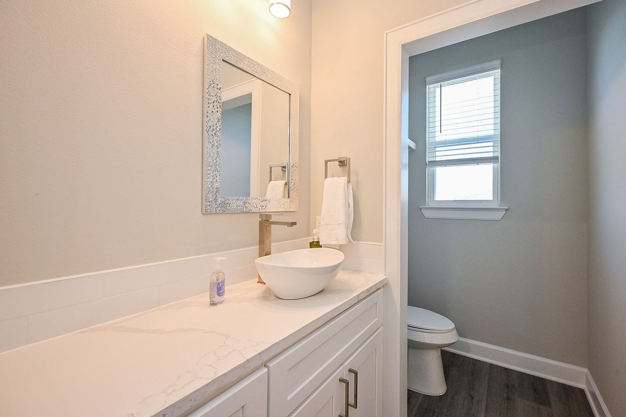 4746 Mallow Street Houston, TX 77033 - Photo 18 of 38 Expansive half bath on main floor.