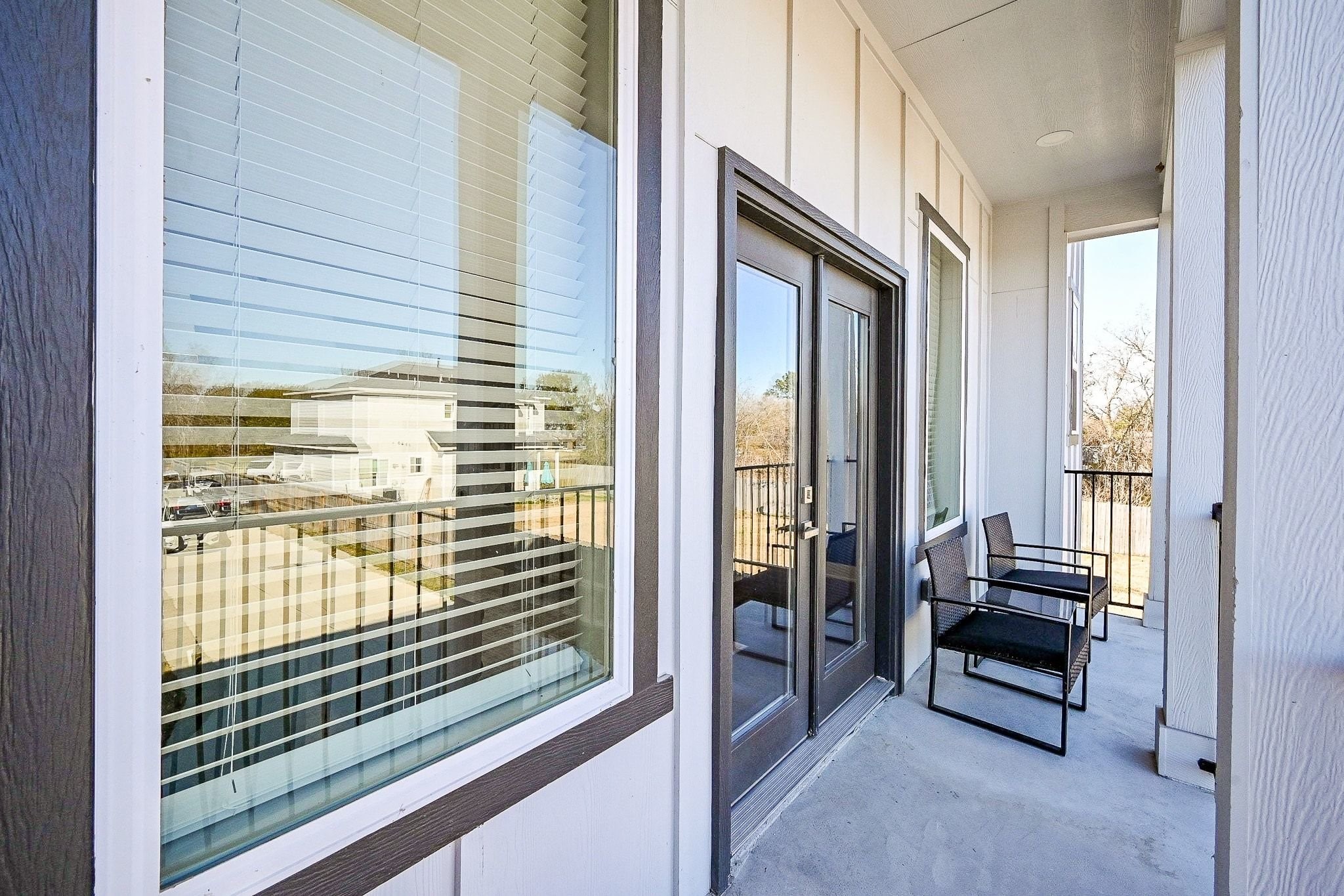 4746 Mallow Street Houston, TX 77033 - Photo 20 of 38 Comfortable front balcony.