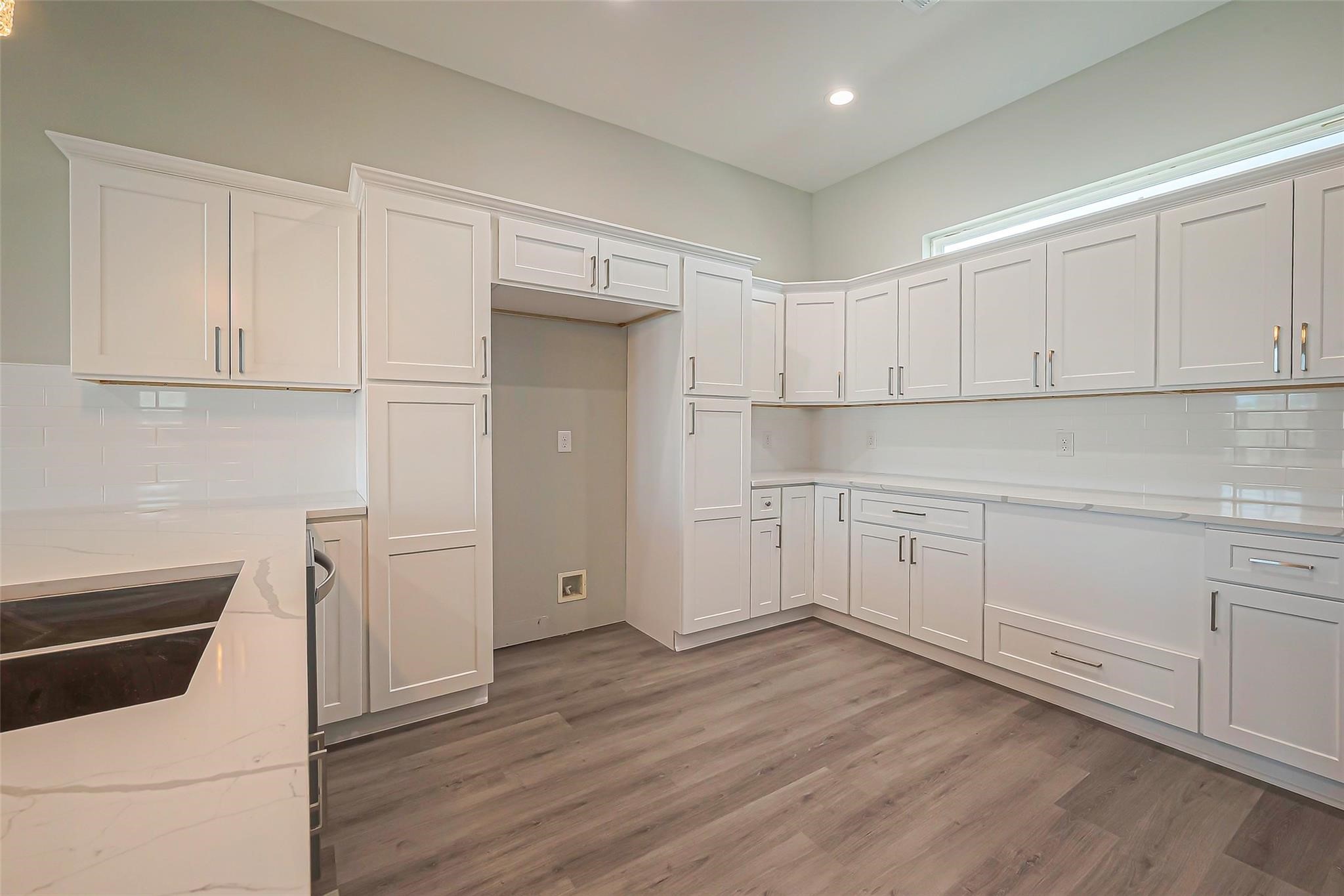 4746 Mallow Street Houston, TX 77033 - Photo 24 of 38 Clean and inviting open kitchen.