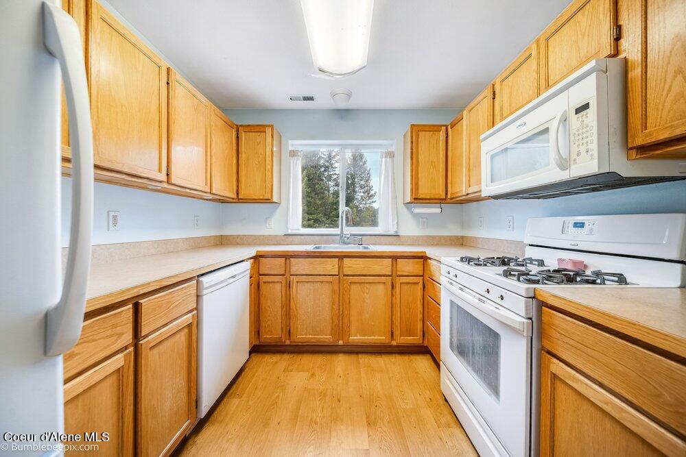 34400 North Cherokee Road Bayview, ID 83803 - Photo 8 of 28 Kitchen