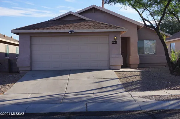 $1,695 | 2201 South St Suzanne Drive, Tucson, AZ 85713
