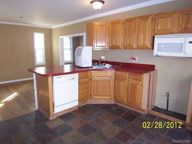 344 West Hamlin Road Rochester, MI 48307 - Photo 3 of 8 Kitchen.jpg
