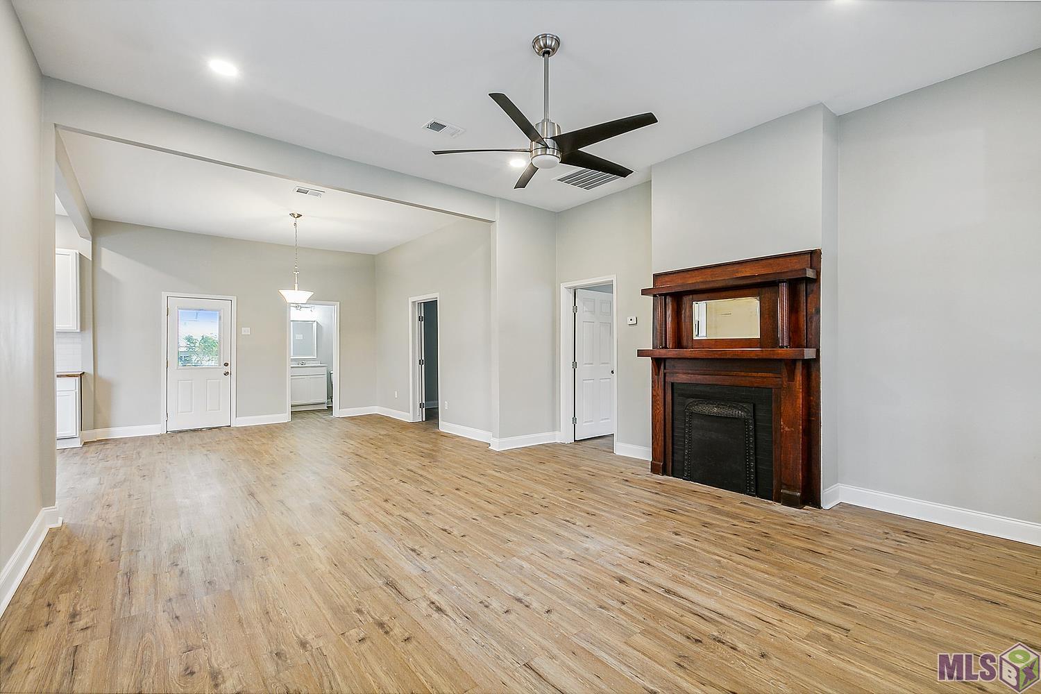 655 Beauregard Street Baton Rouge, LA 70802 - Photo 3 of 14 Living Room