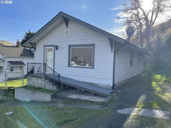$153,000 | 280 West Center Street, Heppner, OR 97836