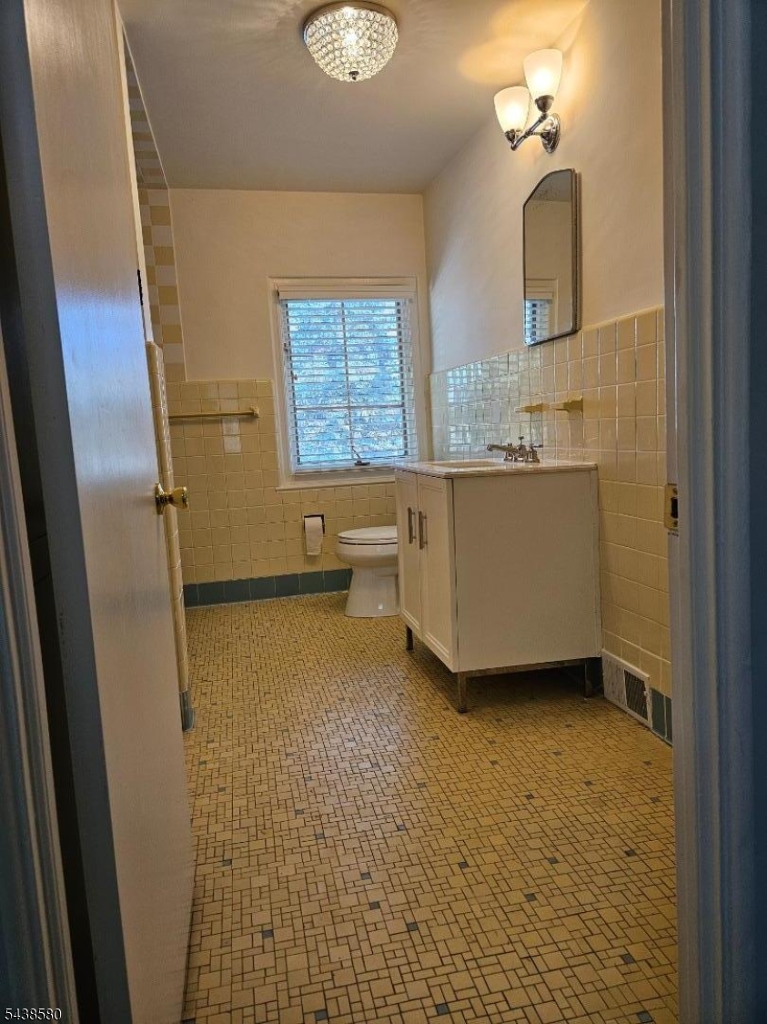 218 Devon Road Essex Fells, NJ 07021 - Photo 17 of 24 a view of bathroom
