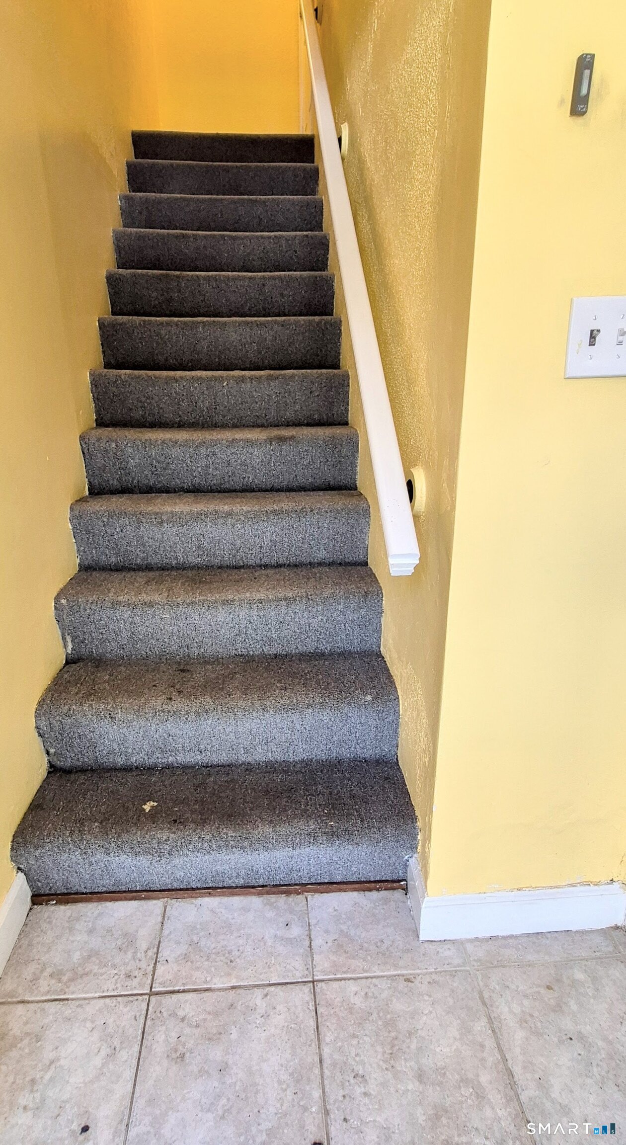 239 Old Farms Road, Unit 15C Avon, CT 06001 - Photo 5 of 29 a view of entryway