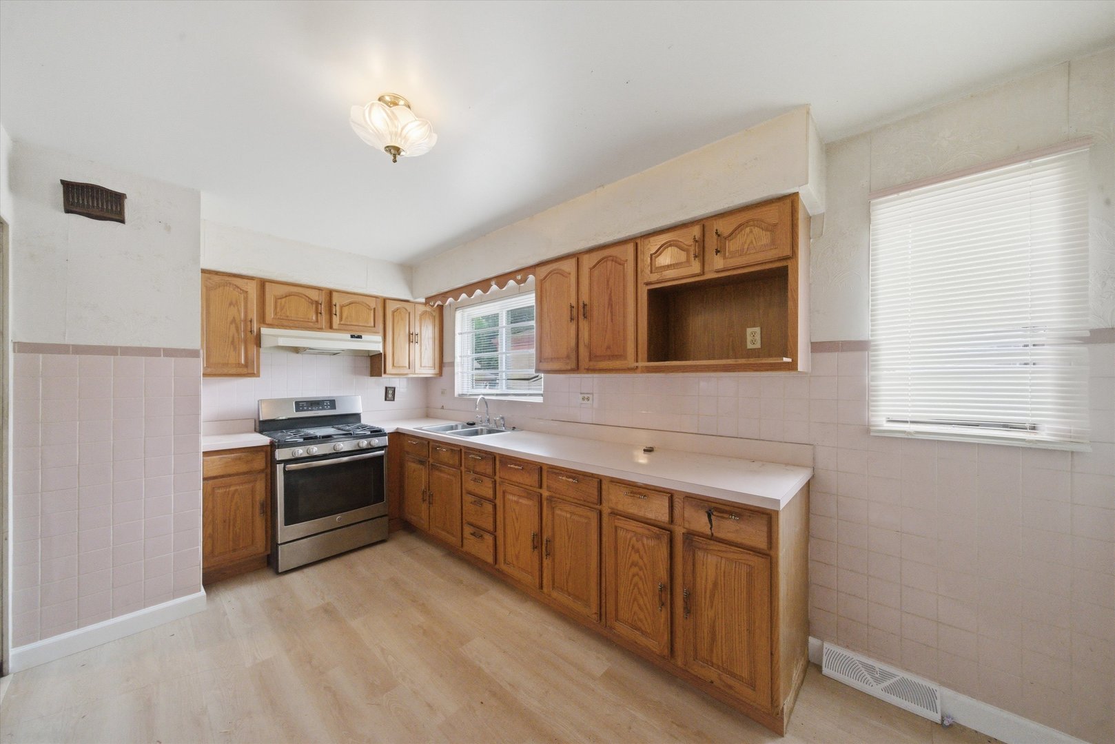 119 Rice Avenue Bellwood, IL 60104 - Photo 5 of 25