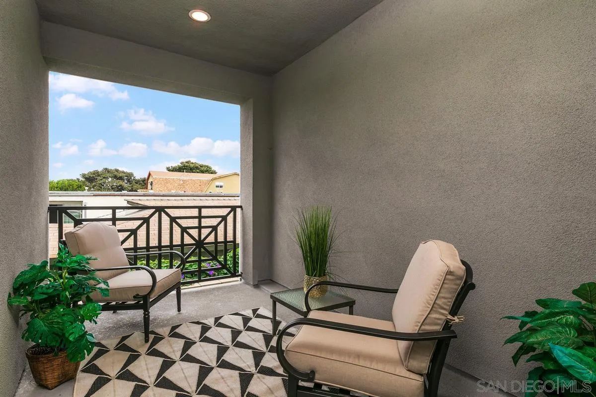 347 Oak Avenue Carlsbad, CA 92008 - Photo 14 of 34 a view of a balcony with chairs